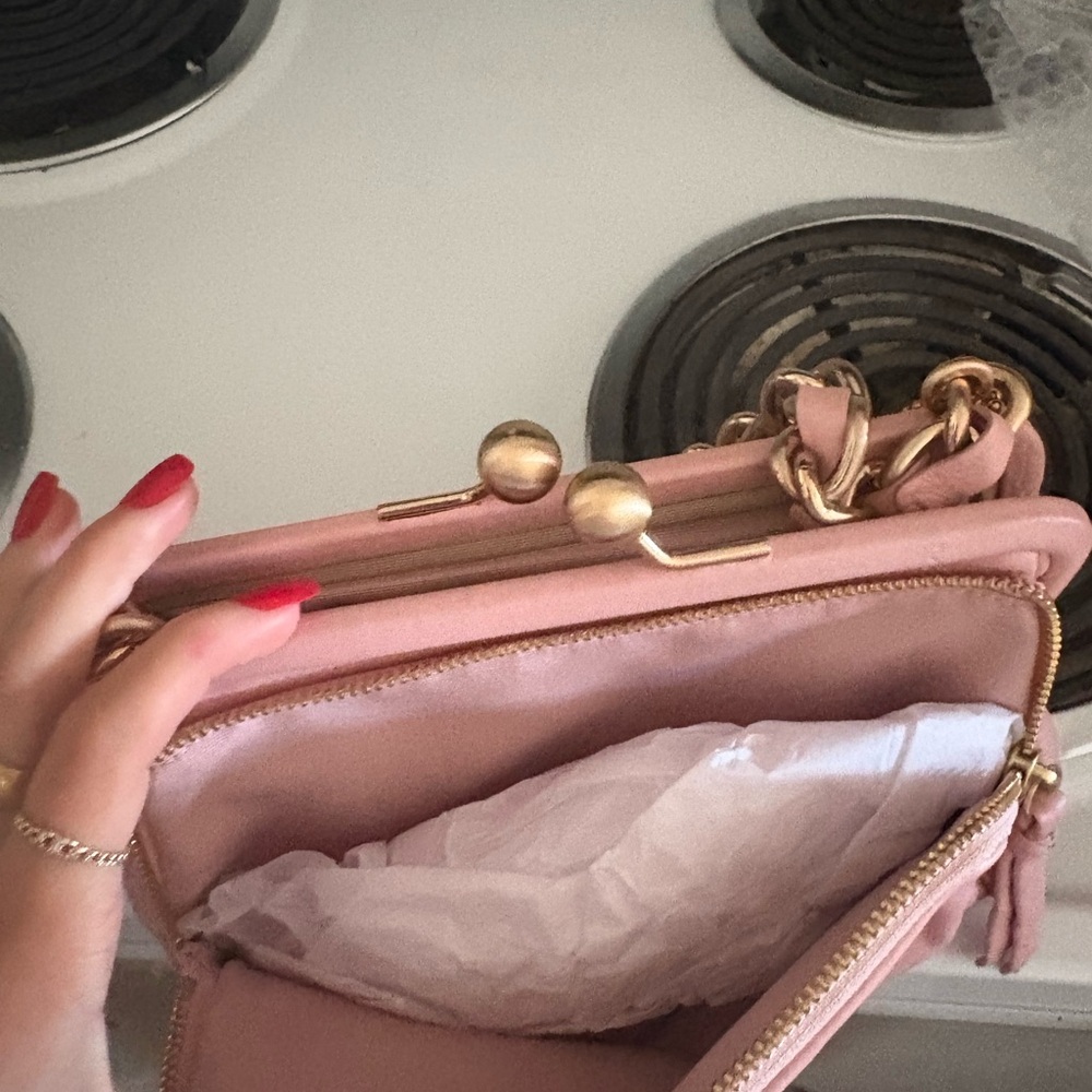 COACH PARKER PINK PEARL KISSLOCK
BAG 13621 AUTHENTIC- COLLECTER PURSE - Picture 4 of 5